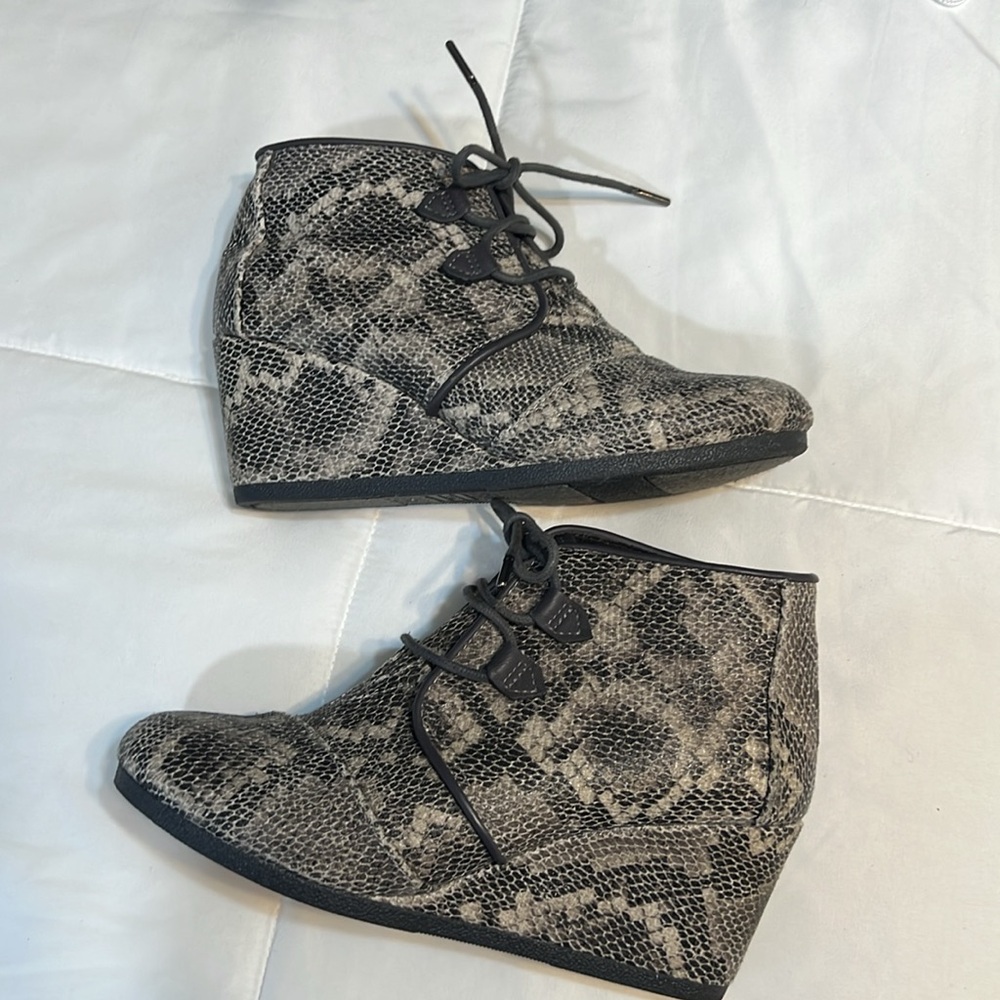 Toms Wedge Ankle Boots - Picture 5 of 11